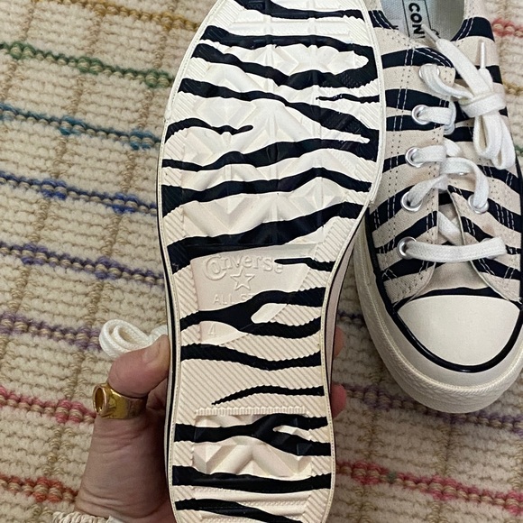 CONVERSE ALL STARS CHUCK ‘70s LOW TOP ARCHIVAL ZEBRA PRINT SNEAKER: size 7.5 - Picture 2 of 5